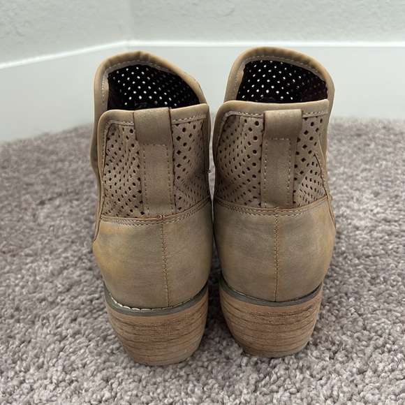 Natural Reflections Reena Ankle Boots in Khaki Taupe - Picture 3 of 6